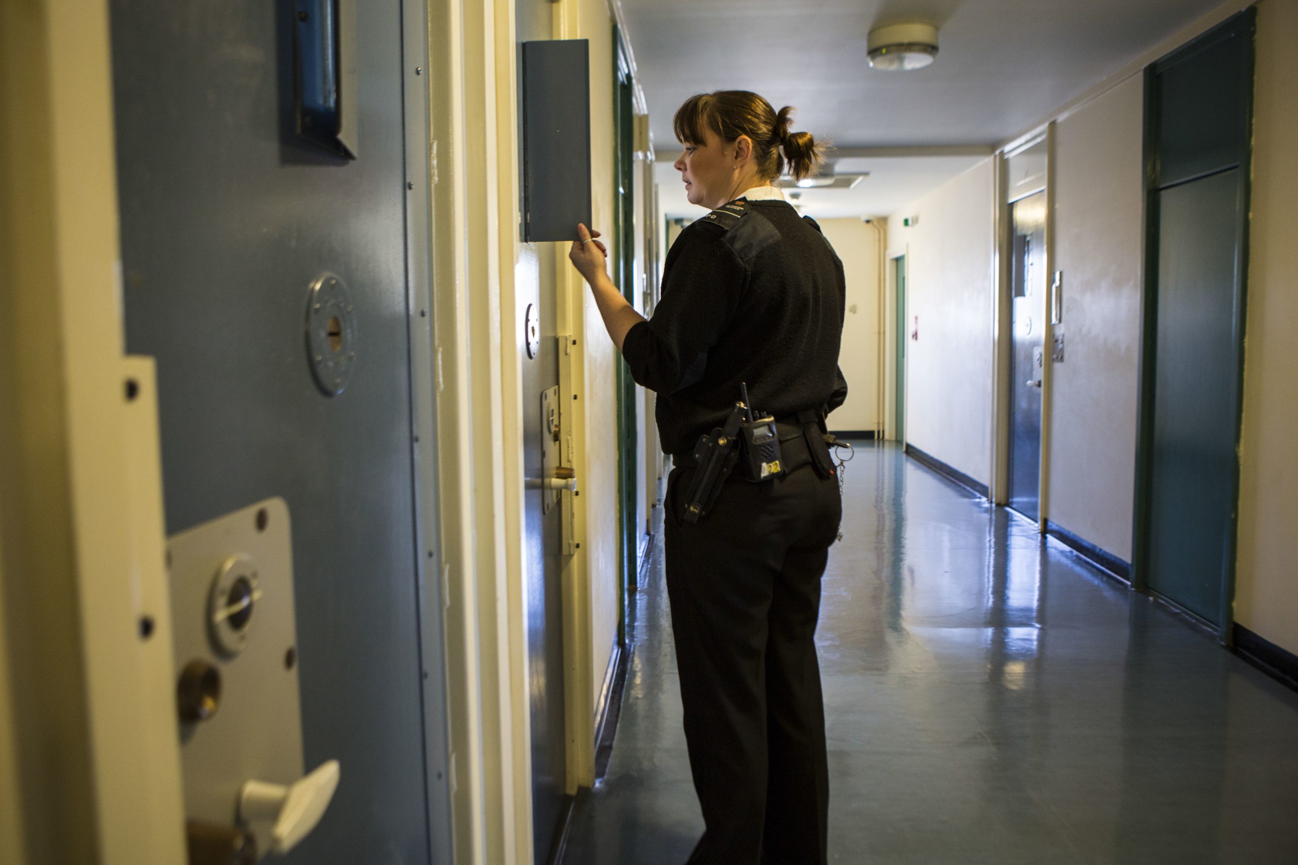 Más de la mitad del personal de prisiones y libertad condicional son mujeres